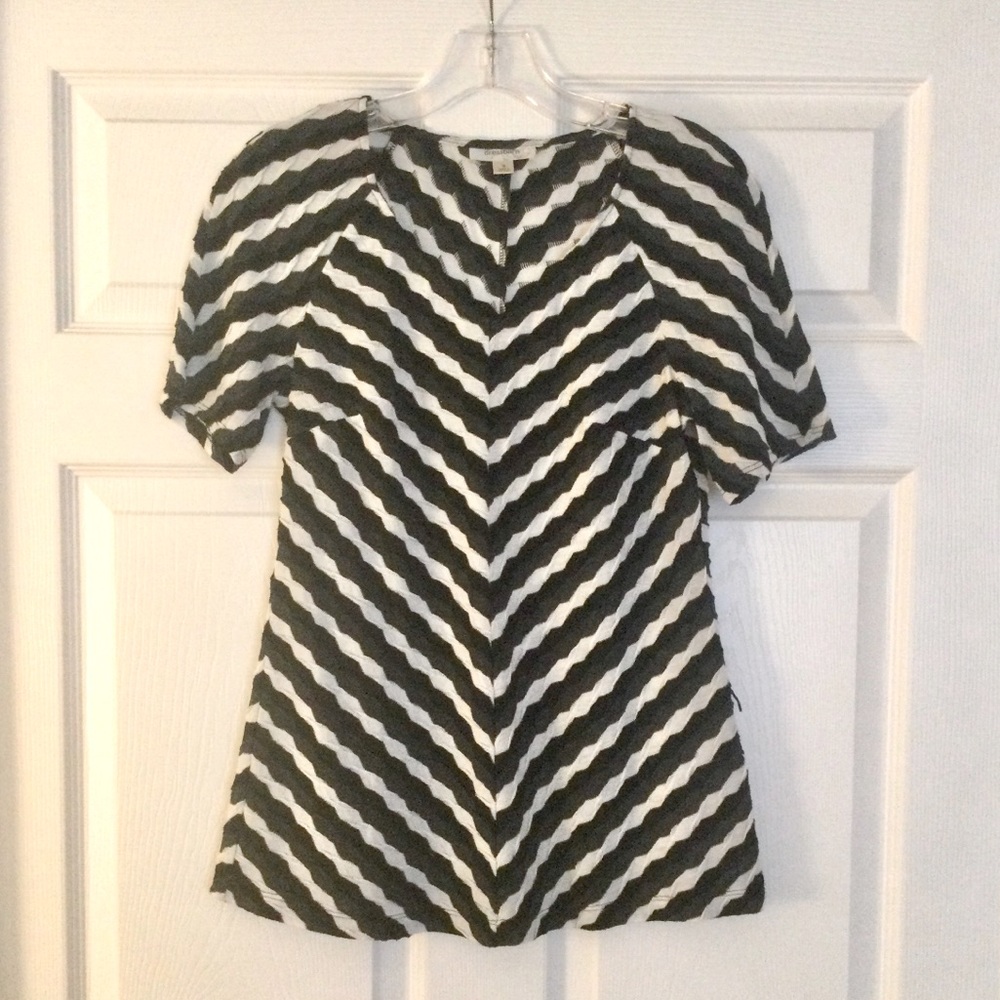 Black & White Chevron Top
